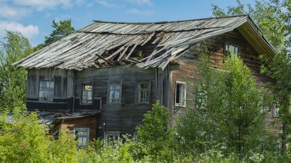 Cottage Demolition in Arlington Heights